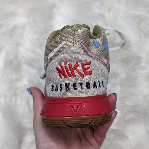 Nike Bandulu Kyrie 5 Embroidered Splatters Basketball Shoes Size Youth 5.5 - Picture 7 of 10